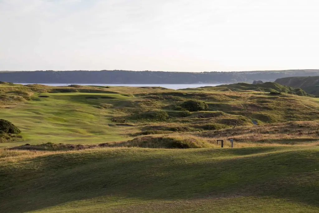 This image has an empty alt attribute; its file name is Pennard-GC-10th-fairway-1024x683.jpg